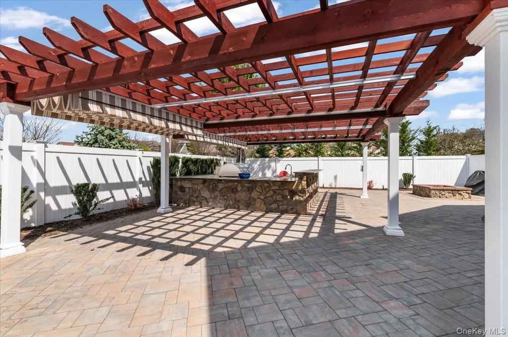 7 Waterview Avenue Massapequa NY 11758