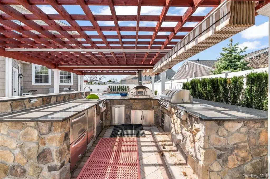 7 Waterview Avenue Massapequa NY 11758