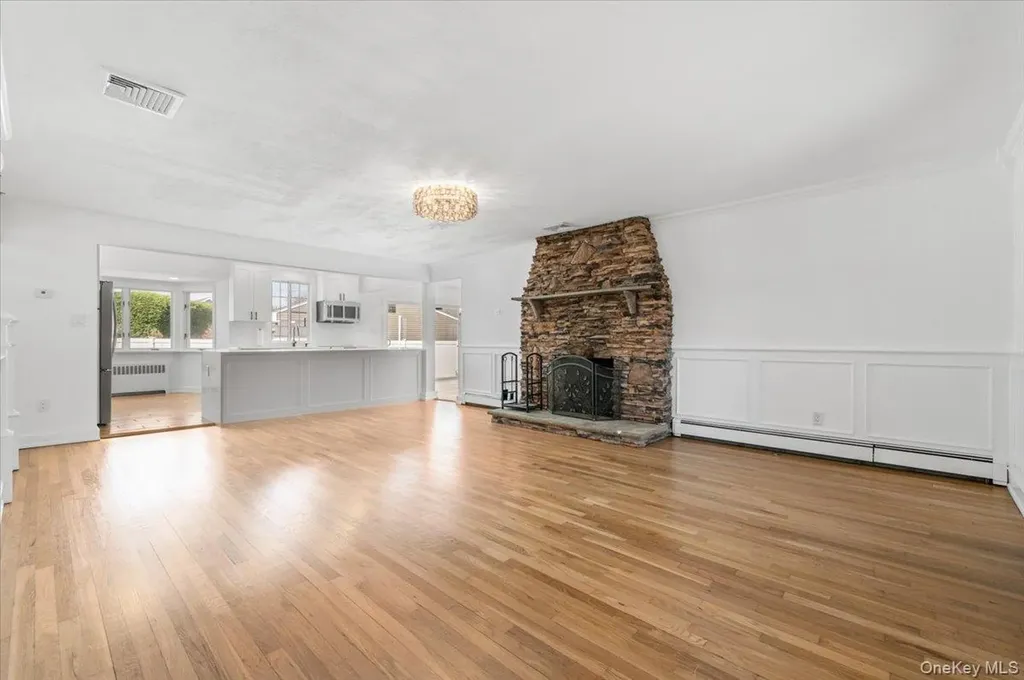 7 Waterview Avenue Massapequa NY 11758