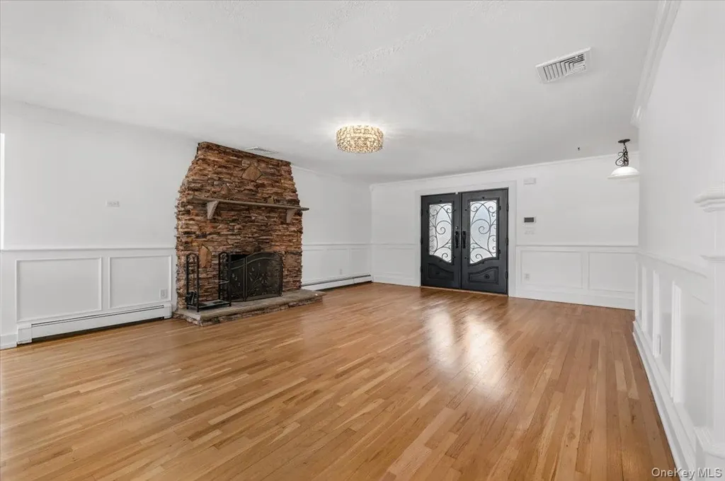 7 Waterview Avenue Massapequa NY 11758