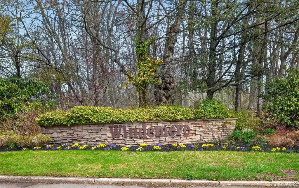 18 Windemere Way Woodbury NY 11797