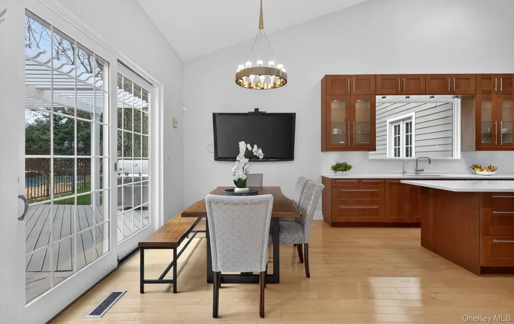 18 Windemere Way Woodbury NY 11797