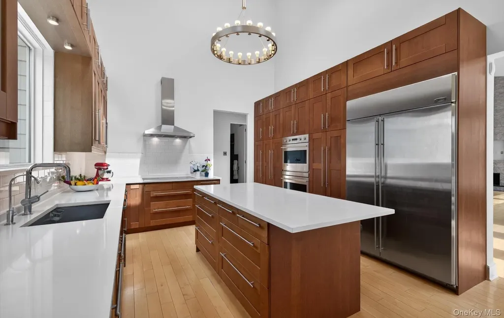 18 Windemere Way Woodbury NY 11797