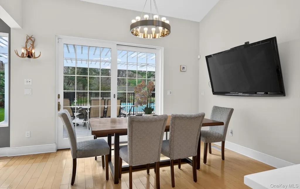 18 Windemere Way Woodbury NY 11797