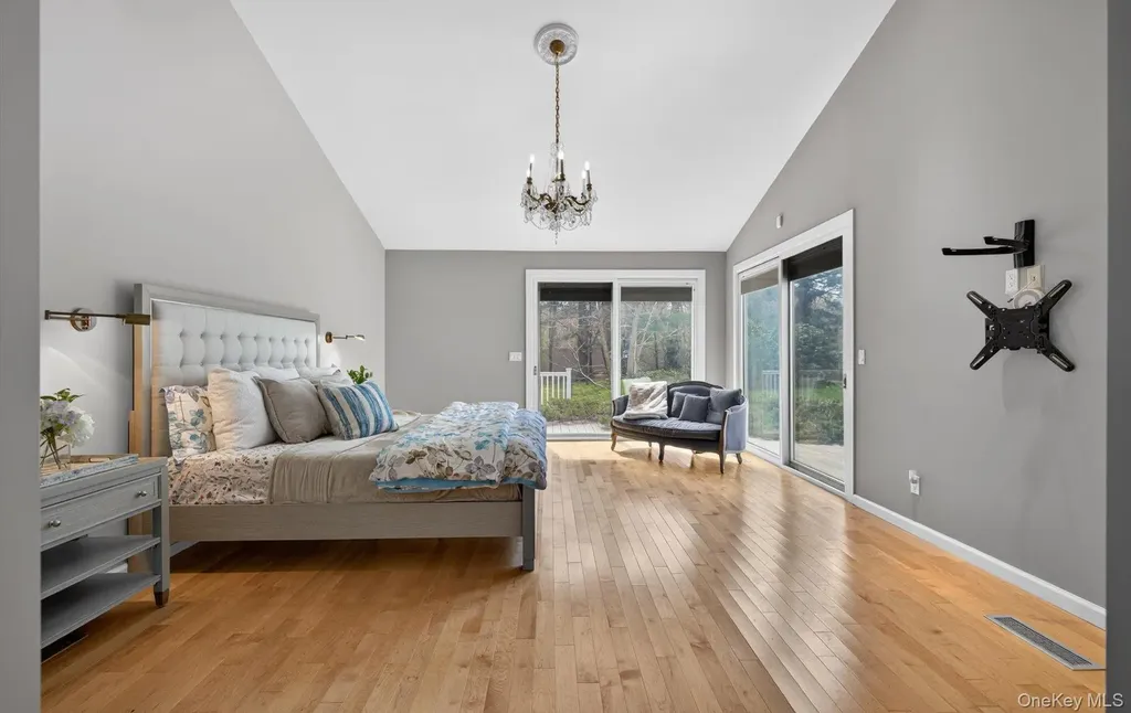 18 Windemere Way Woodbury NY 11797