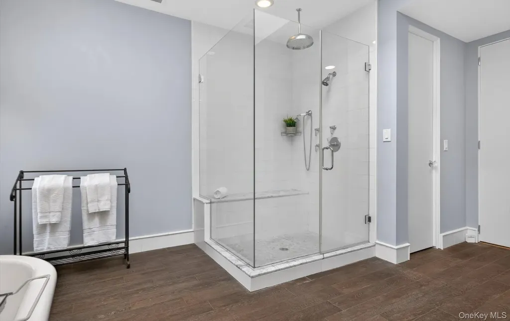 18 Windemere Way Woodbury NY 11797