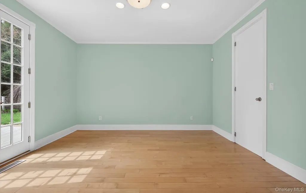 18 Windemere Way Woodbury NY 11797