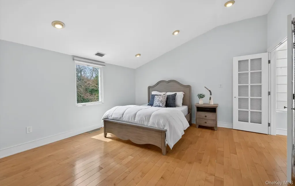 18 Windemere Way Woodbury NY 11797