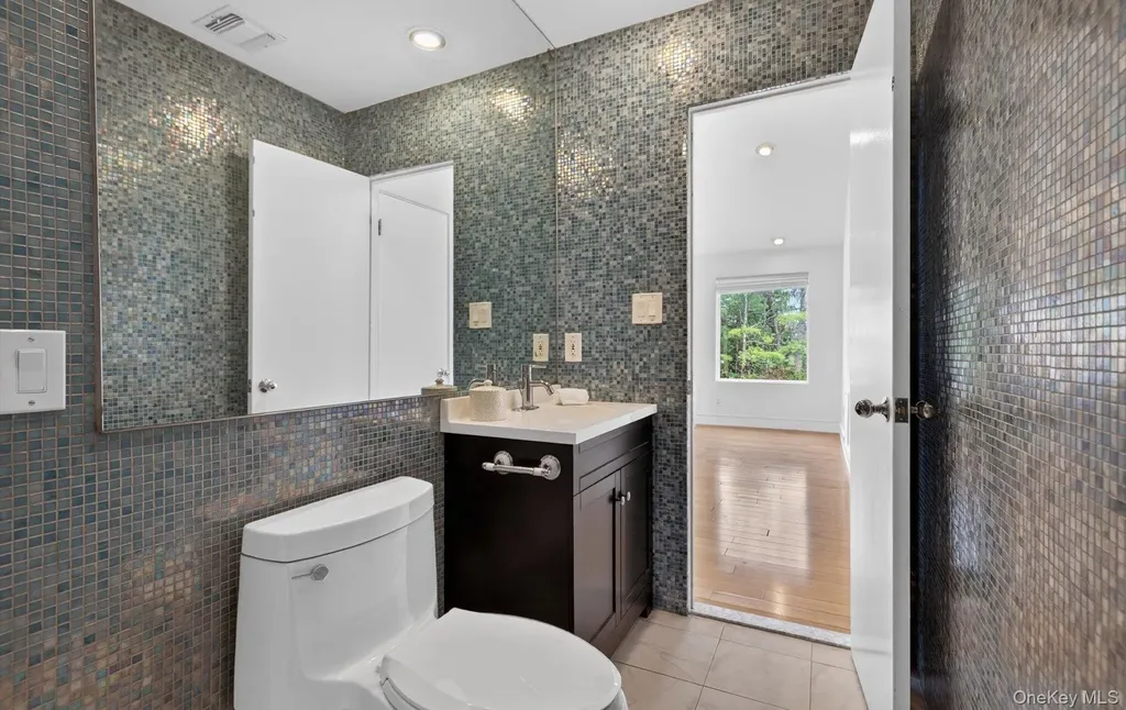 18 Windemere Way Woodbury NY 11797