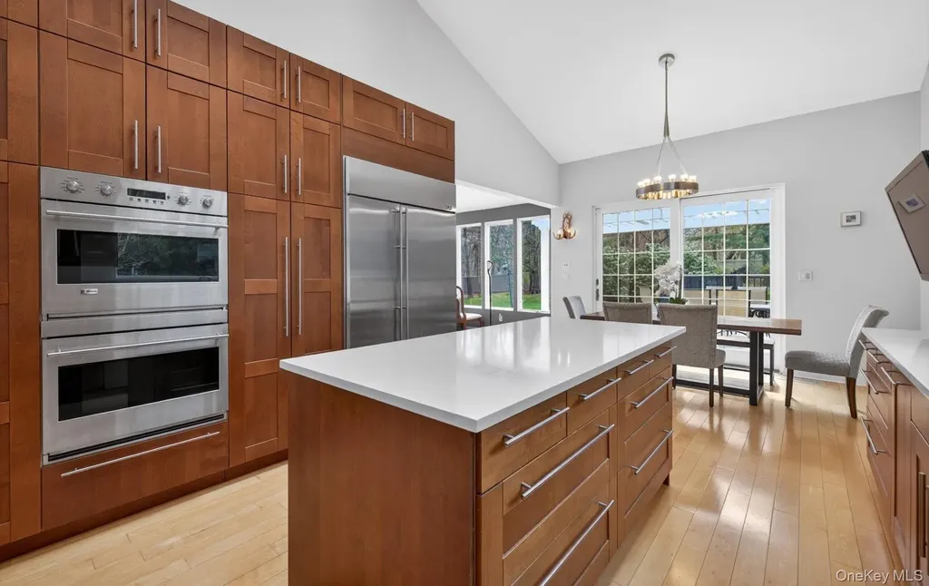 18 Windemere Way Woodbury NY 11797