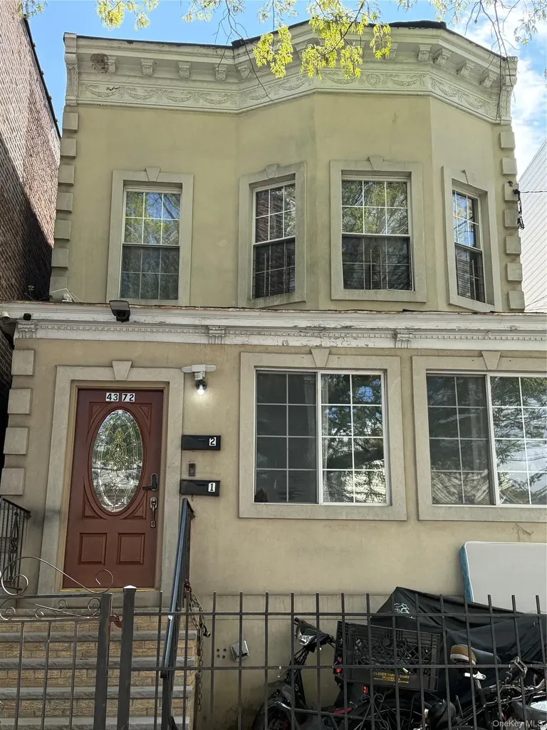 4372 Carpenter Avenue Bronx NY 10466