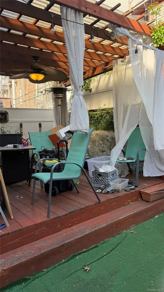 4372 Carpenter Avenue Bronx NY 10466