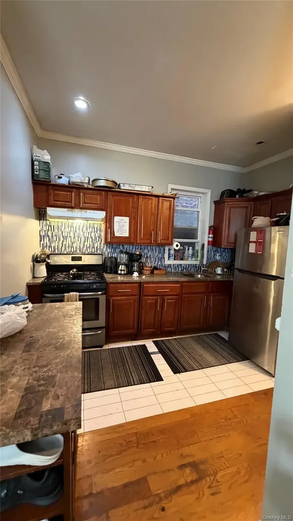 4372 Carpenter Avenue Bronx NY 10466