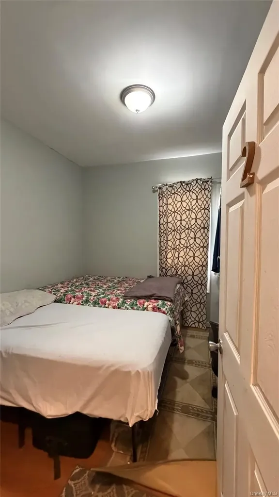 4372 Carpenter Avenue Bronx NY 10466
