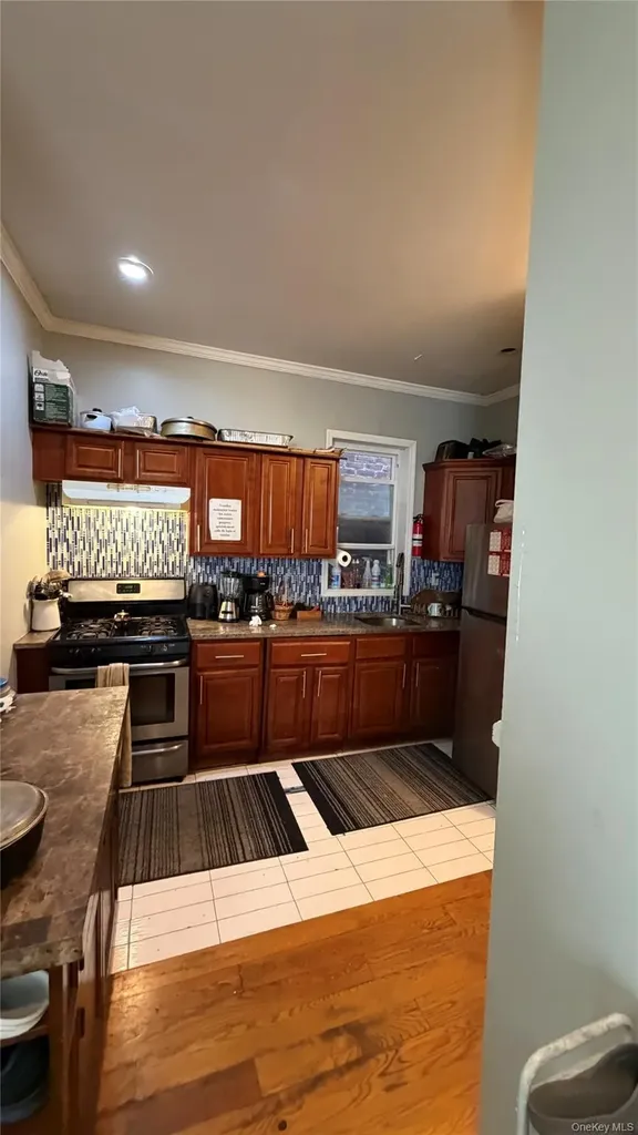 4372 Carpenter Avenue Bronx NY 10466