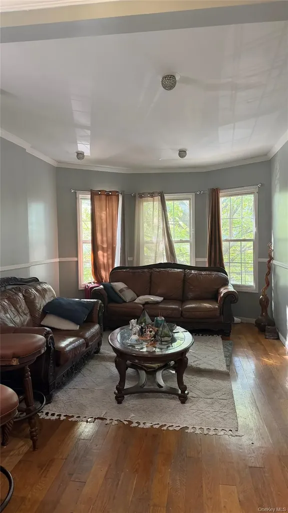 4372 Carpenter Avenue Bronx NY 10466