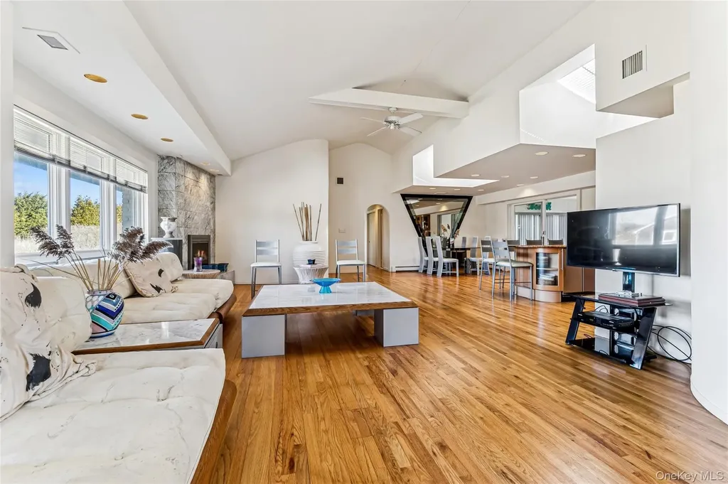 22 Meadow Lane Westhampton Beach NY 11978