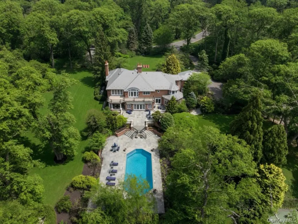 38 Ormond Park Road Brookville NY 11545
