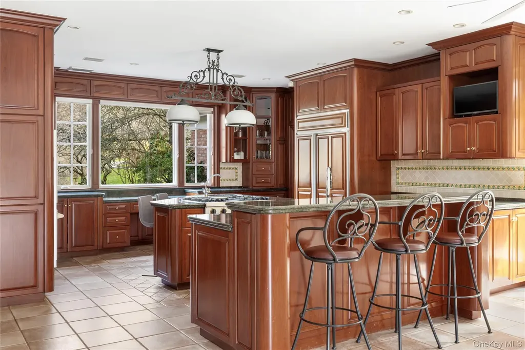 38 Ormond Park Road Brookville NY 11545