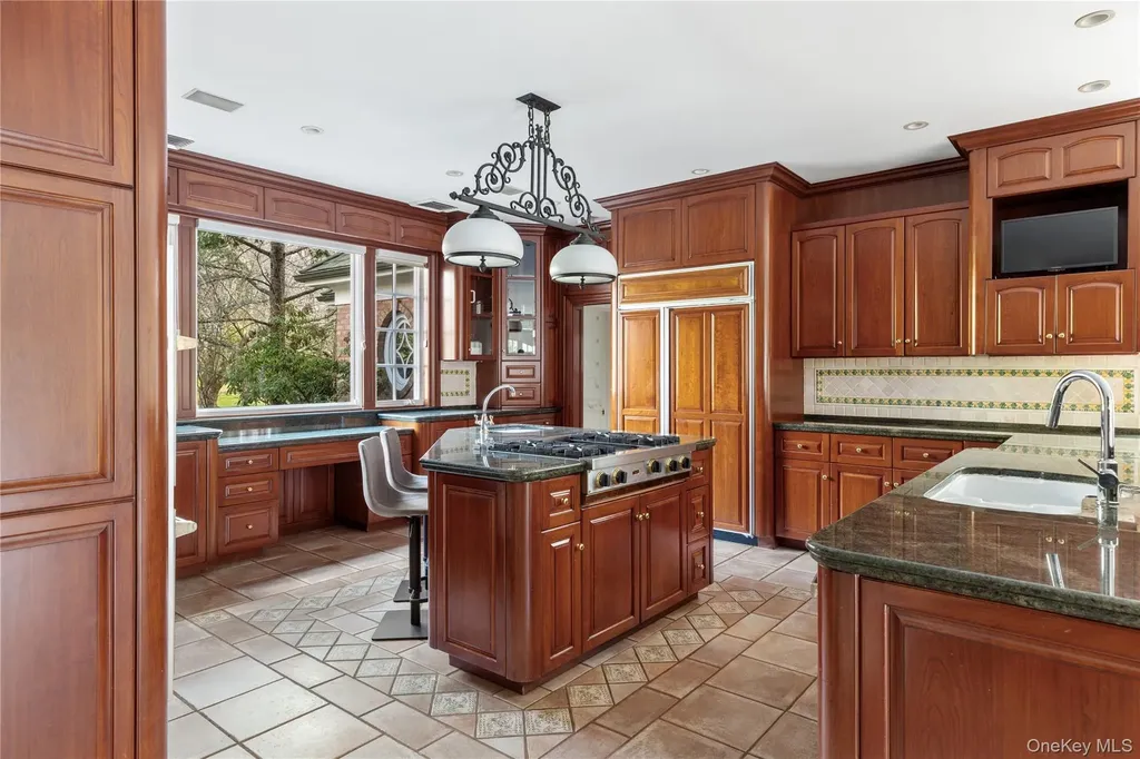38 Ormond Park Road Brookville NY 11545