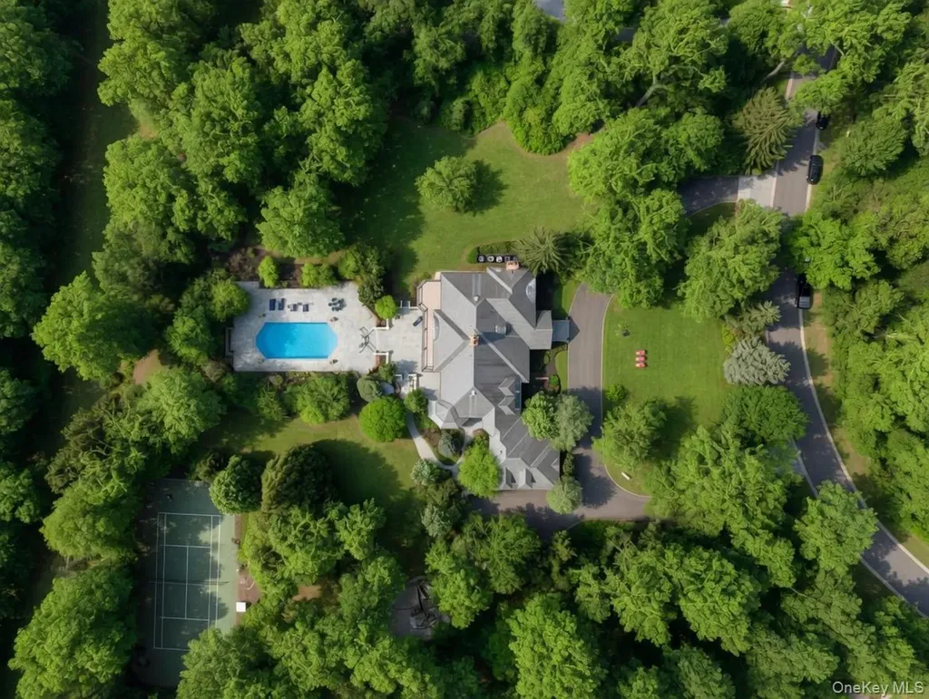 38 Ormond Park Road Brookville NY 11545