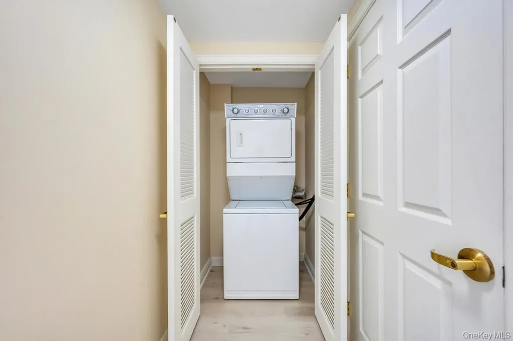 300 E Overlook Port Washington NY 11050