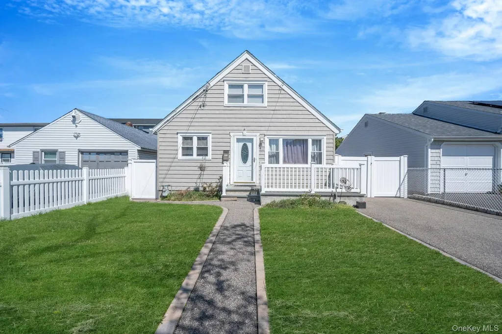 82 E Seacrest Avenue Lindenhurst NY 11757