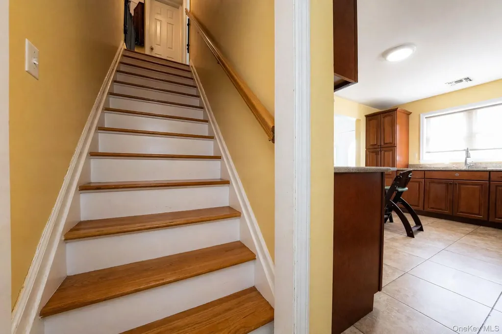 82 E Seacrest Avenue Lindenhurst NY 11757