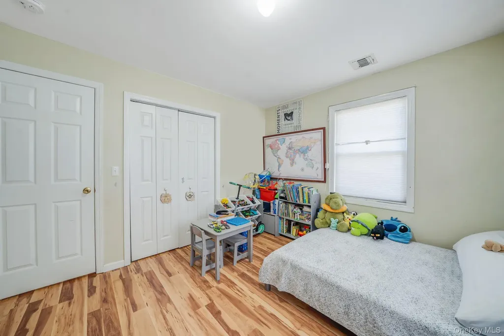 82 E Seacrest Avenue Lindenhurst NY 11757