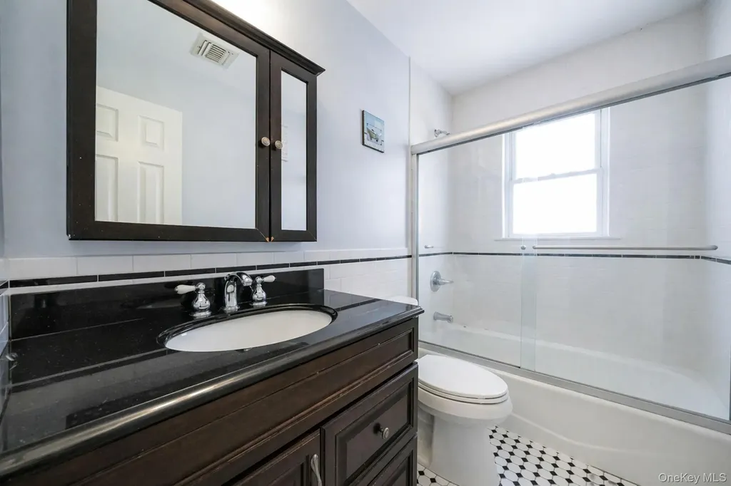 82 E Seacrest Avenue Lindenhurst NY 11757