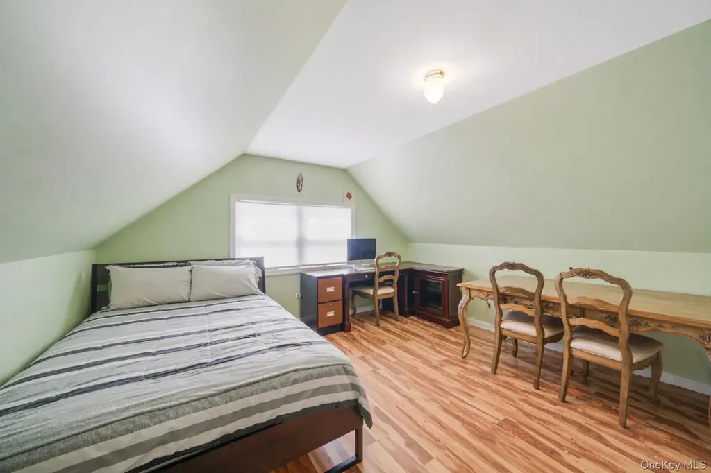 82 E Seacrest Avenue Lindenhurst NY 11757