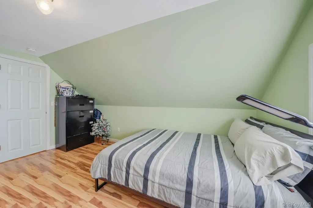 82 E Seacrest Avenue Lindenhurst NY 11757