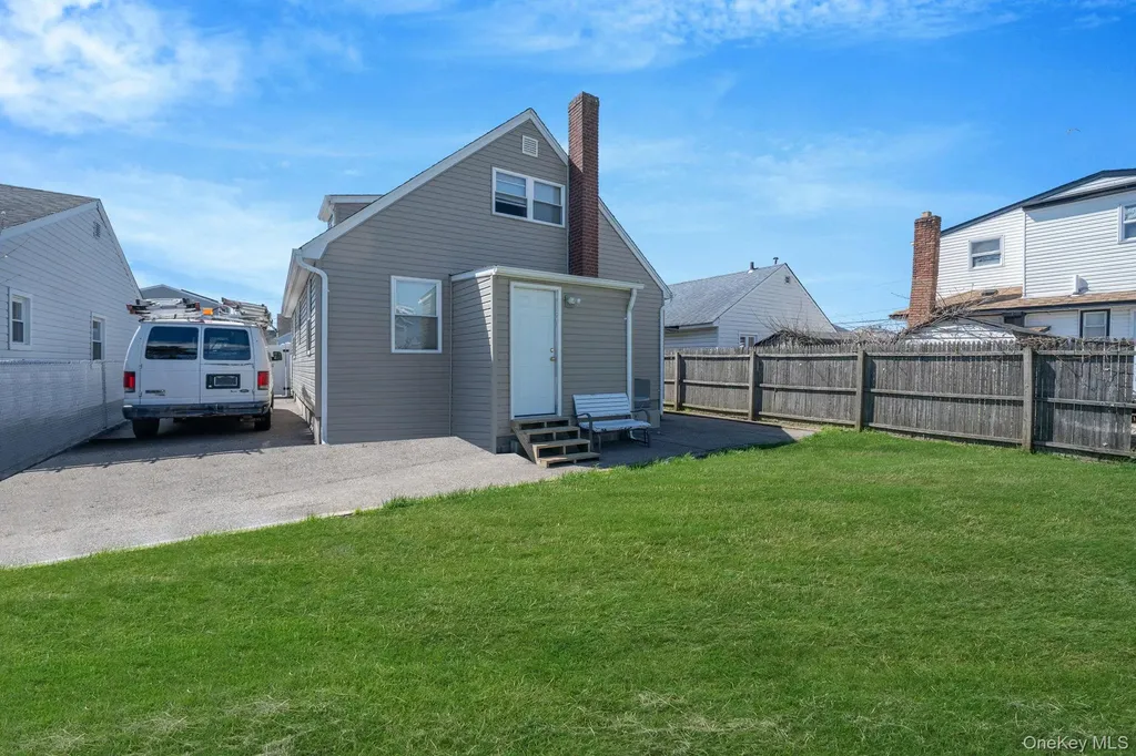 82 E Seacrest Avenue Lindenhurst NY 11757