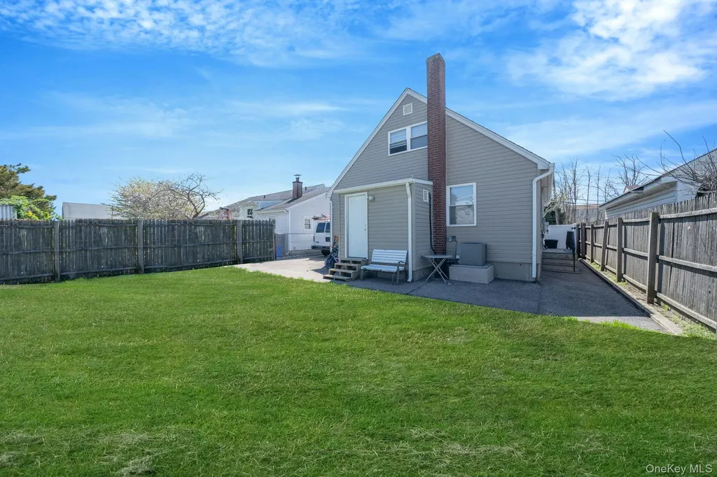 82 E Seacrest Avenue Lindenhurst NY 11757