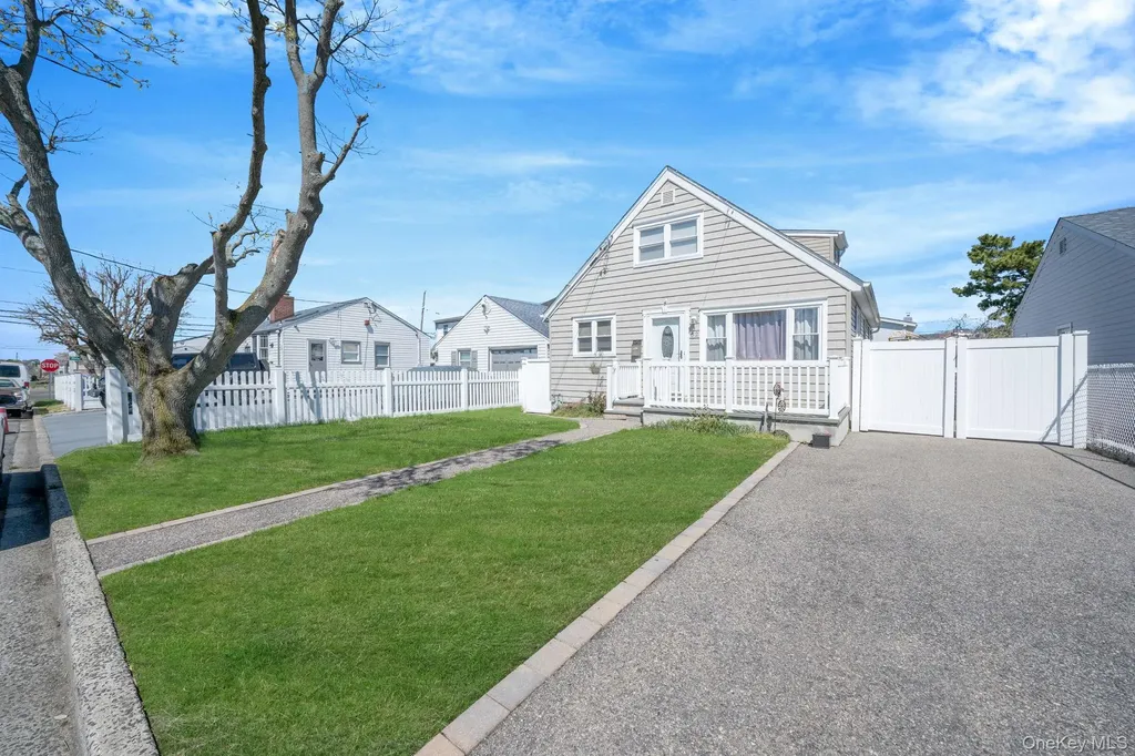 82 E Seacrest Avenue Lindenhurst NY 11757