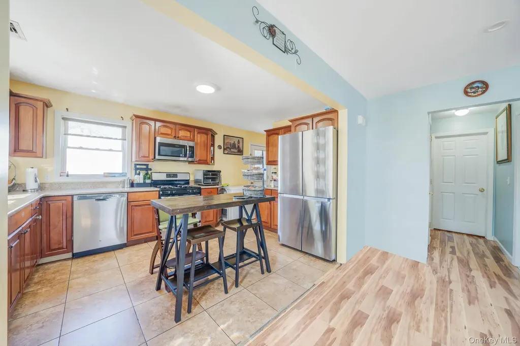 82 E Seacrest Avenue Lindenhurst NY 11757
