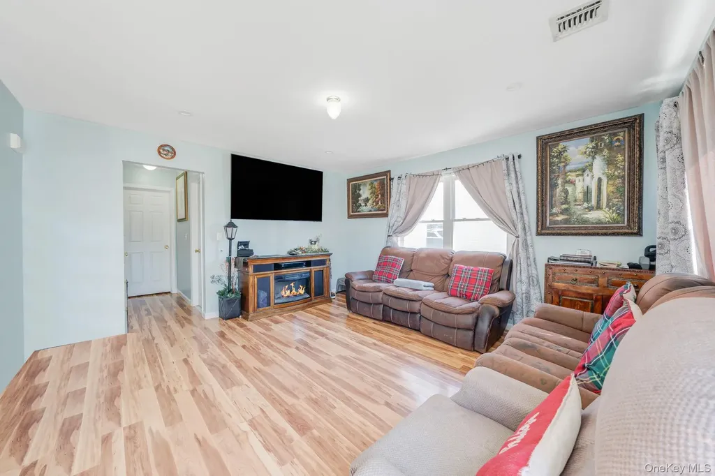82 E Seacrest Avenue Lindenhurst NY 11757
