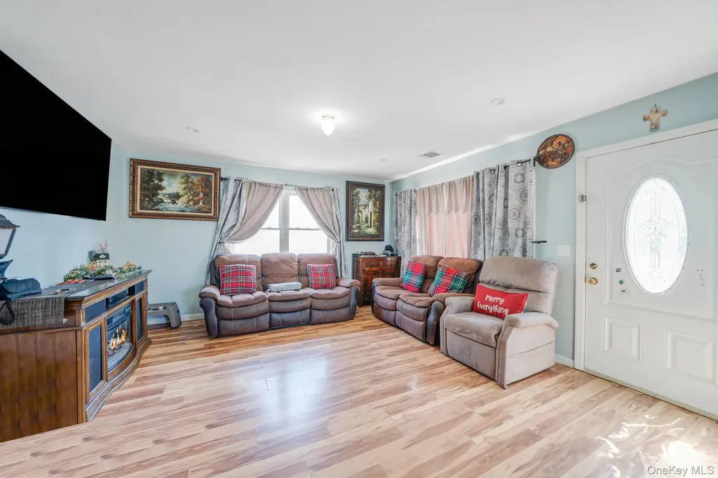 82 E Seacrest Avenue Lindenhurst NY 11757