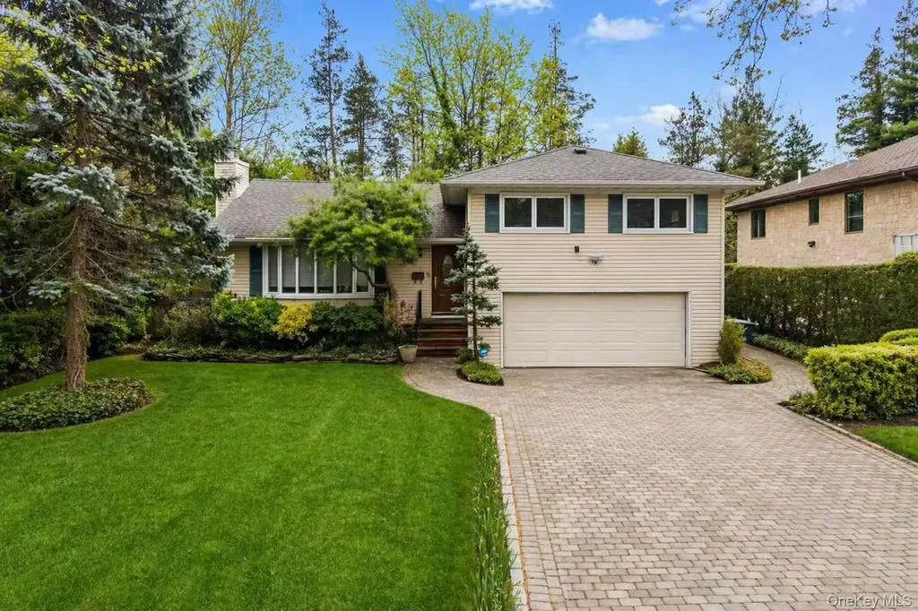 35 Hilldale Road Albertson NY 11507