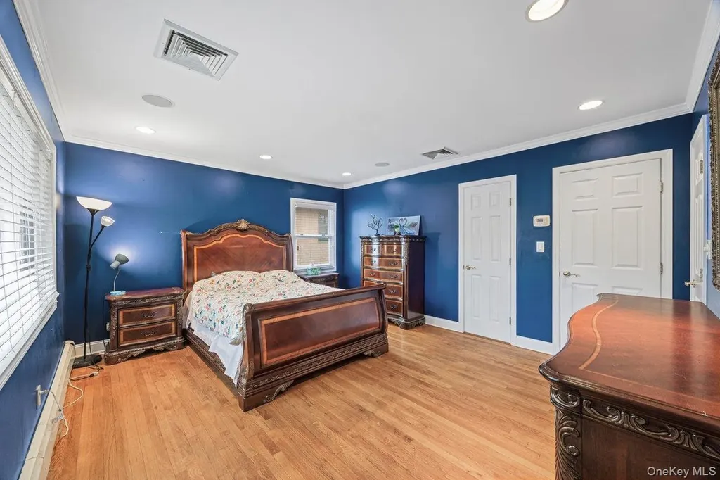 35 Hilldale Road Albertson NY 11507