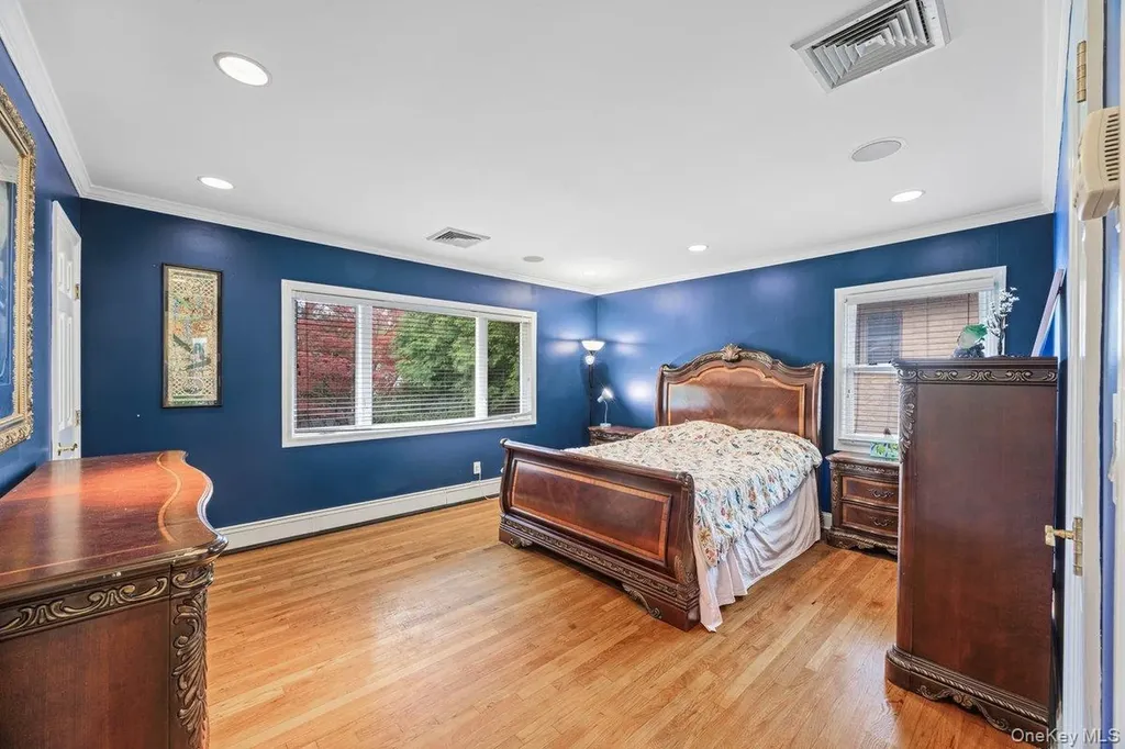 35 Hilldale Road Albertson NY 11507
