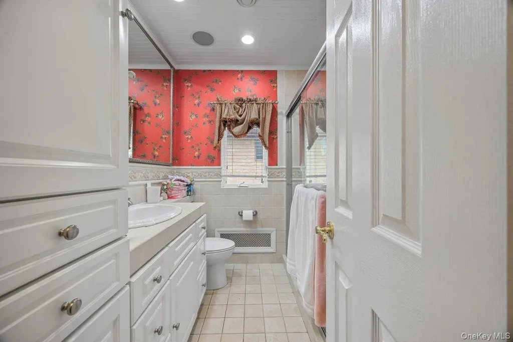 35 Hilldale Road Albertson NY 11507