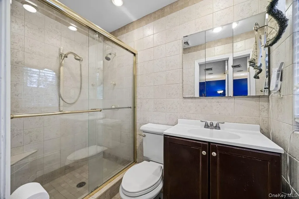 35 Hilldale Road Albertson NY 11507