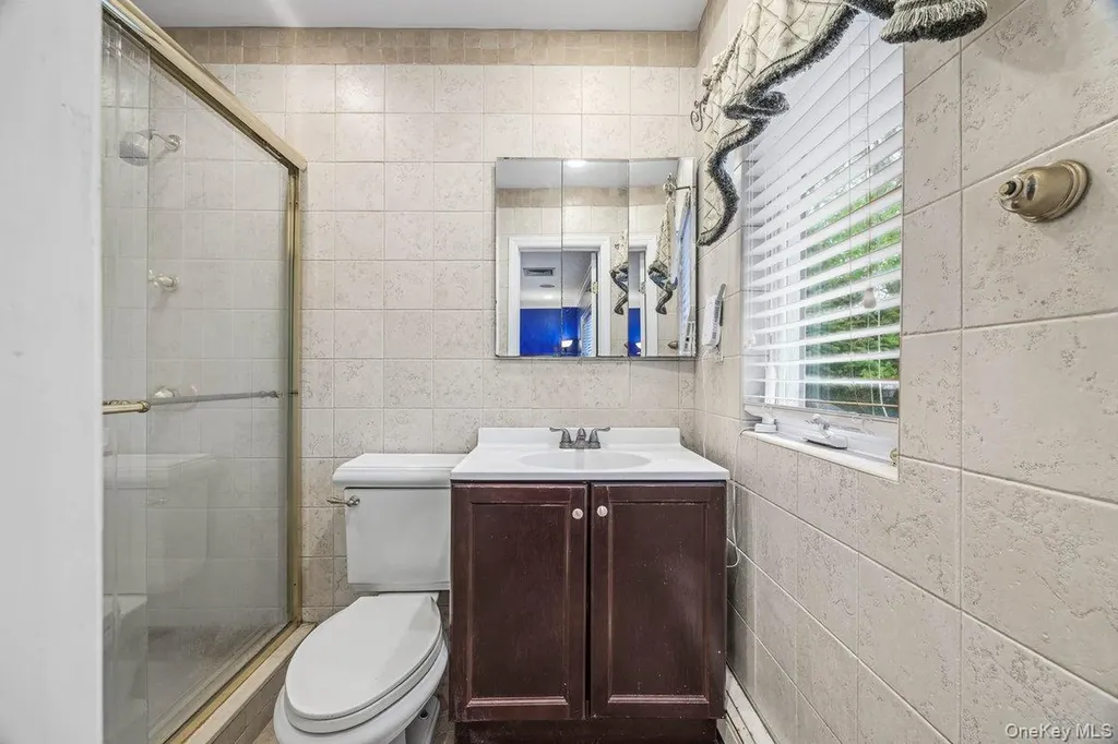 35 Hilldale Road Albertson NY 11507