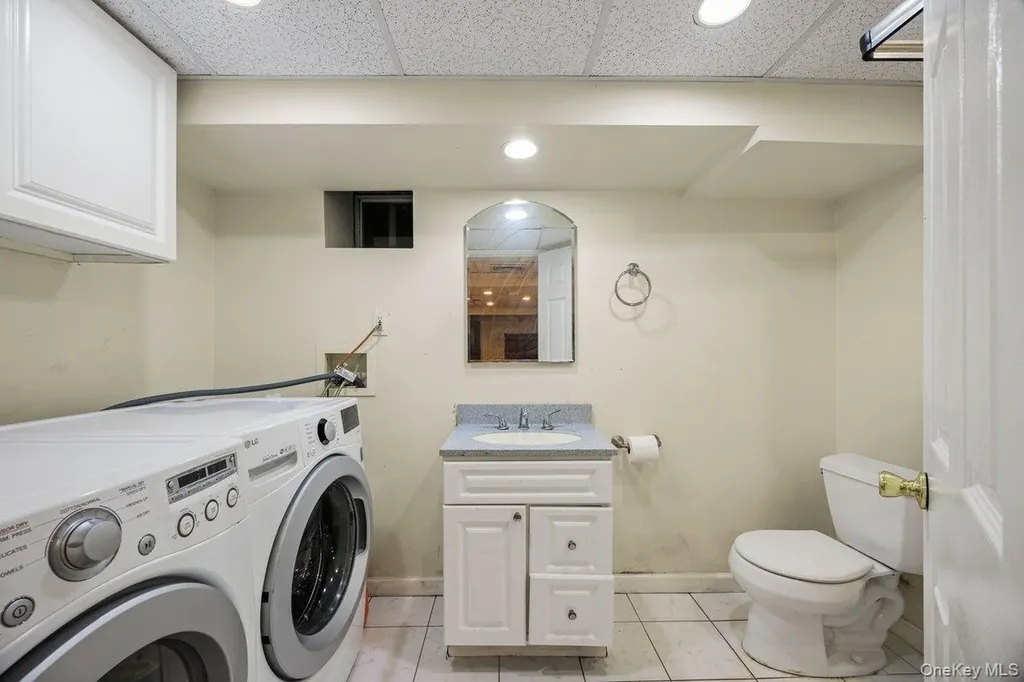 35 Hilldale Road Albertson NY 11507