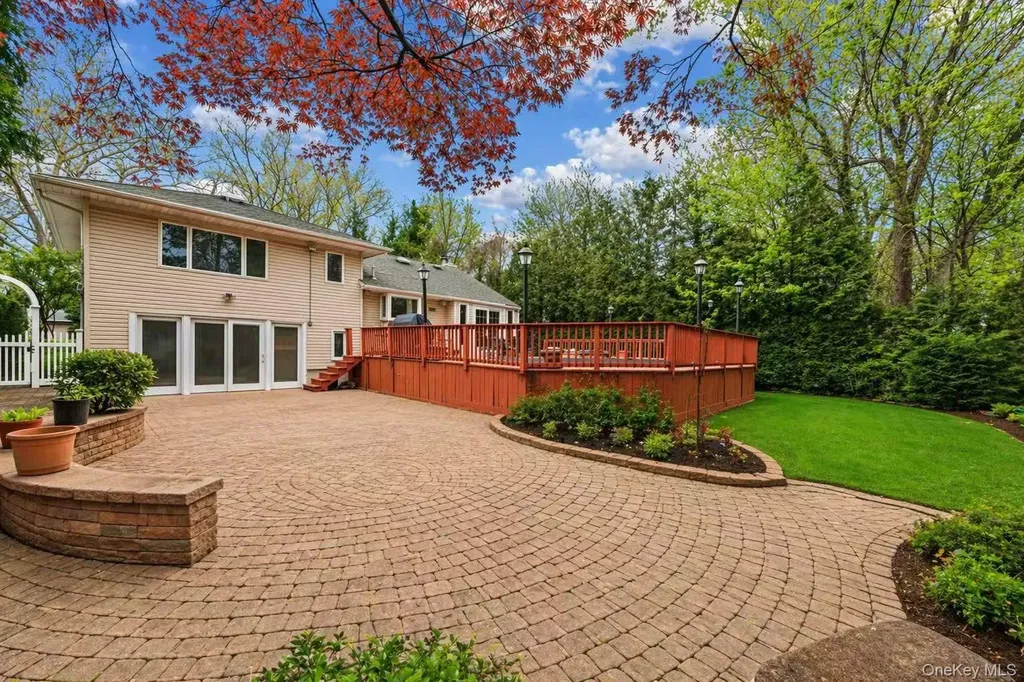 35 Hilldale Road Albertson NY 11507