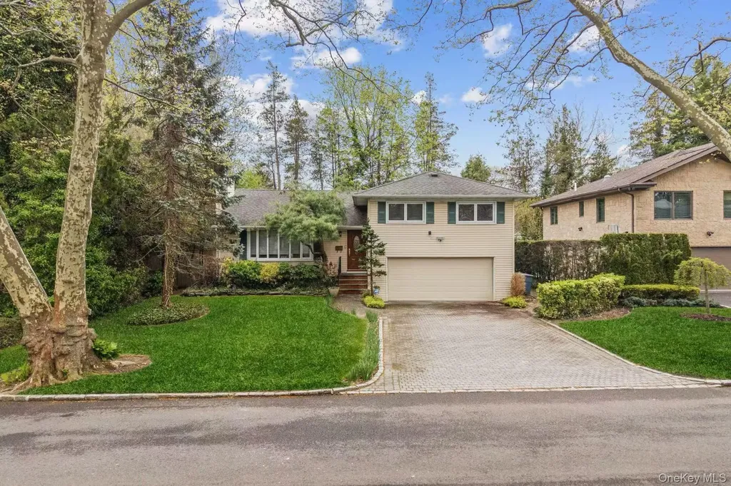 35 Hilldale Road Albertson NY 11507