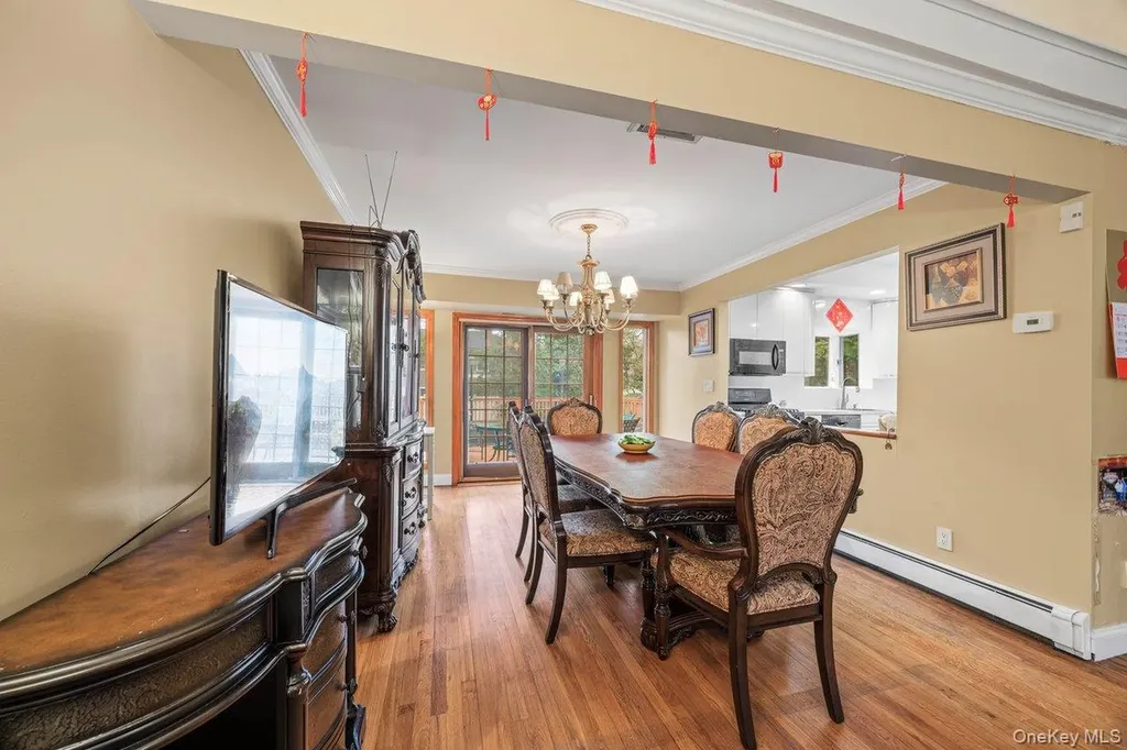 35 Hilldale Road Albertson NY 11507