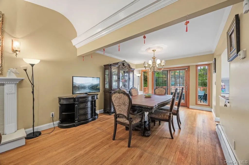 35 Hilldale Road Albertson NY 11507