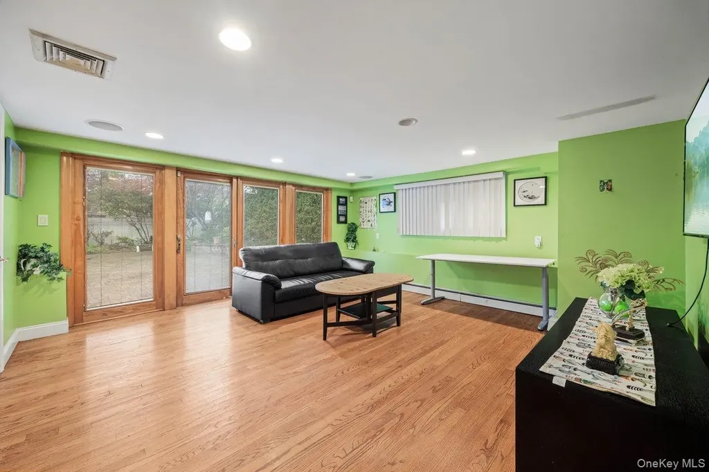 35 Hilldale Road Albertson NY 11507